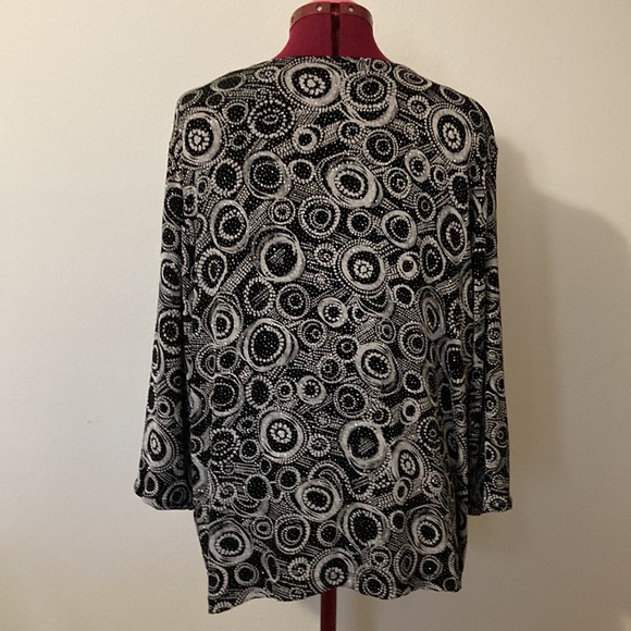 a DRESSing WOMAN 2 piece open 3/4 sleeves with sleeveless inner blouse Size 2X - Picture 2 of 11